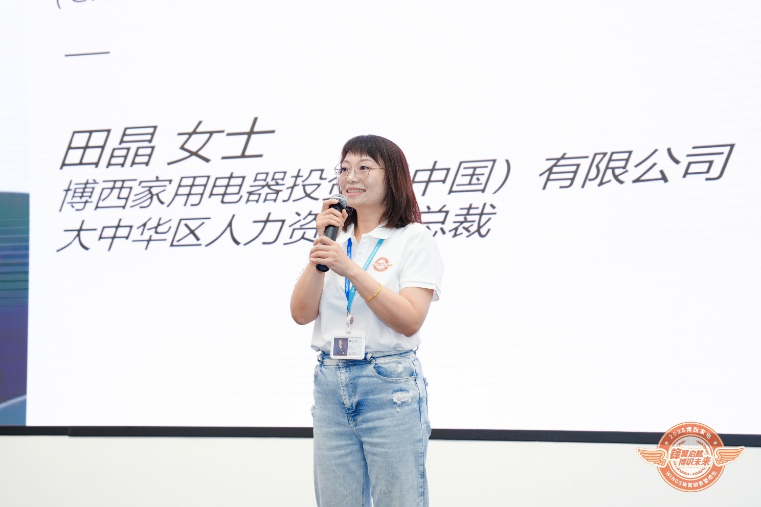 人拿着手机

AI 生成的内容可能不正确。