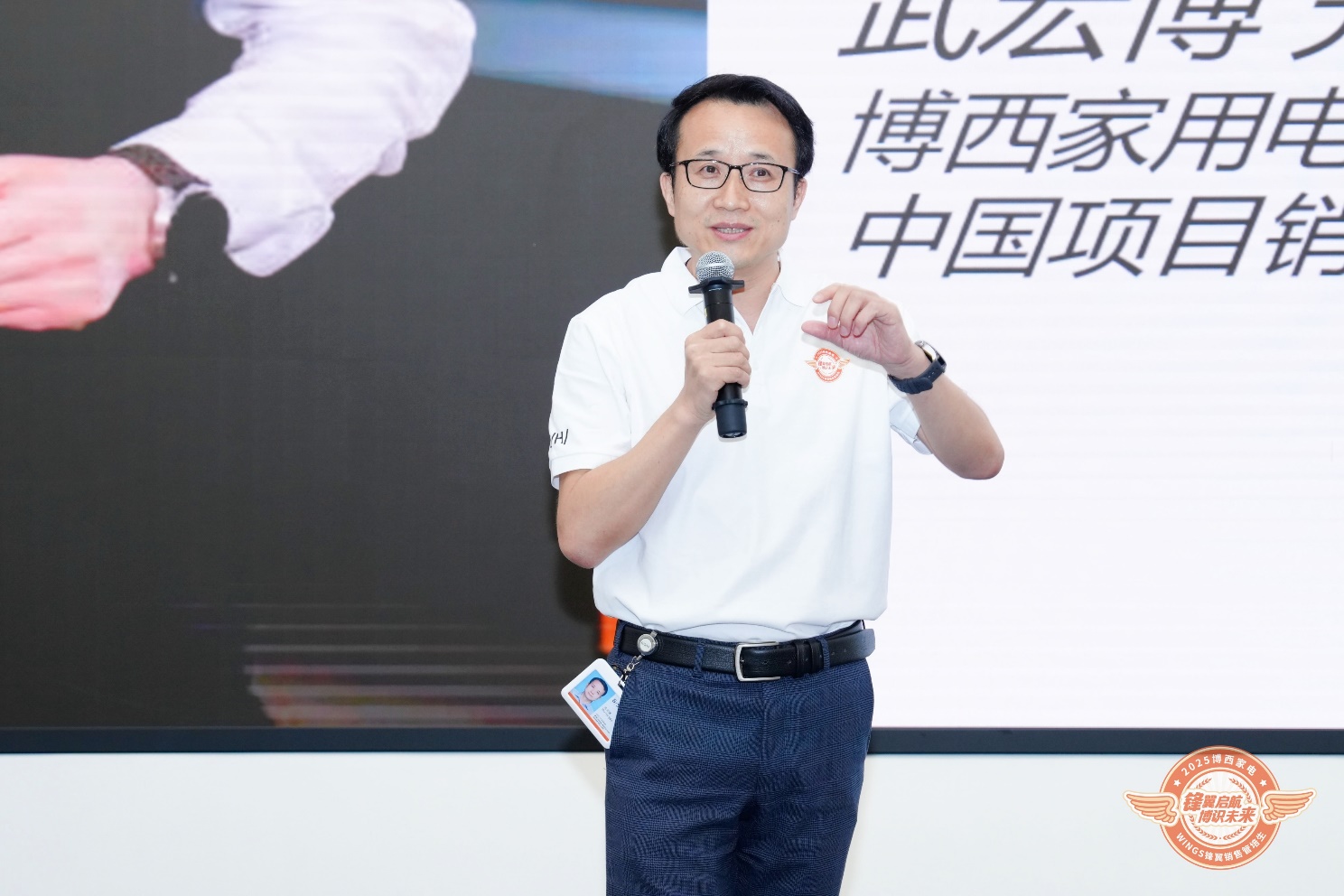 穿白色衣服的人

AI 生成的内容可能不正确。